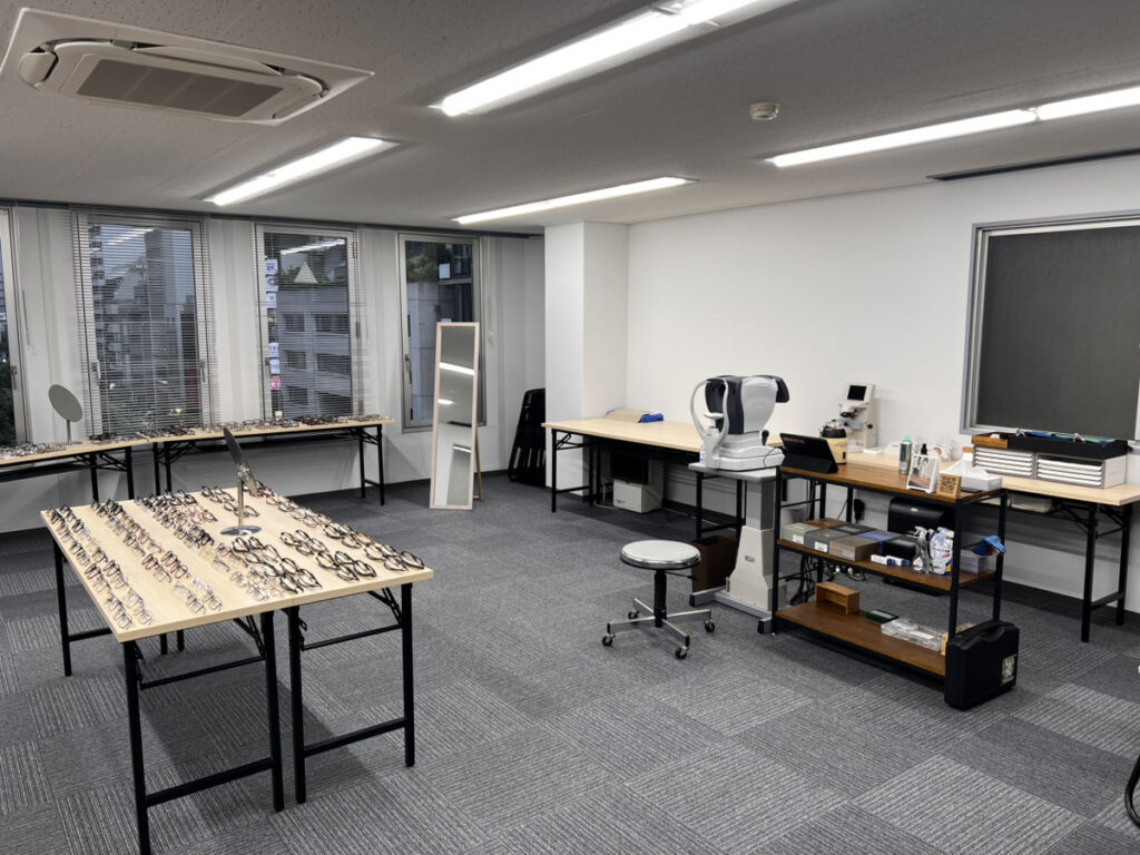 千里堂メガネTOKYO OFFICE　店内